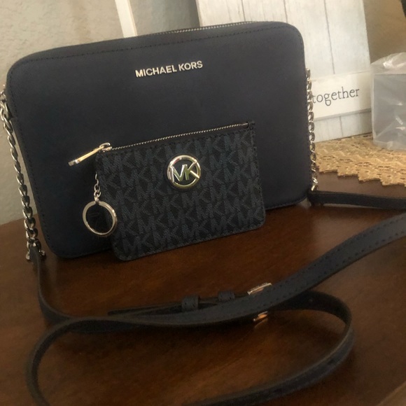 Michael Kors Handbags - 🦋New MK Jet Set crossbody and cardholder